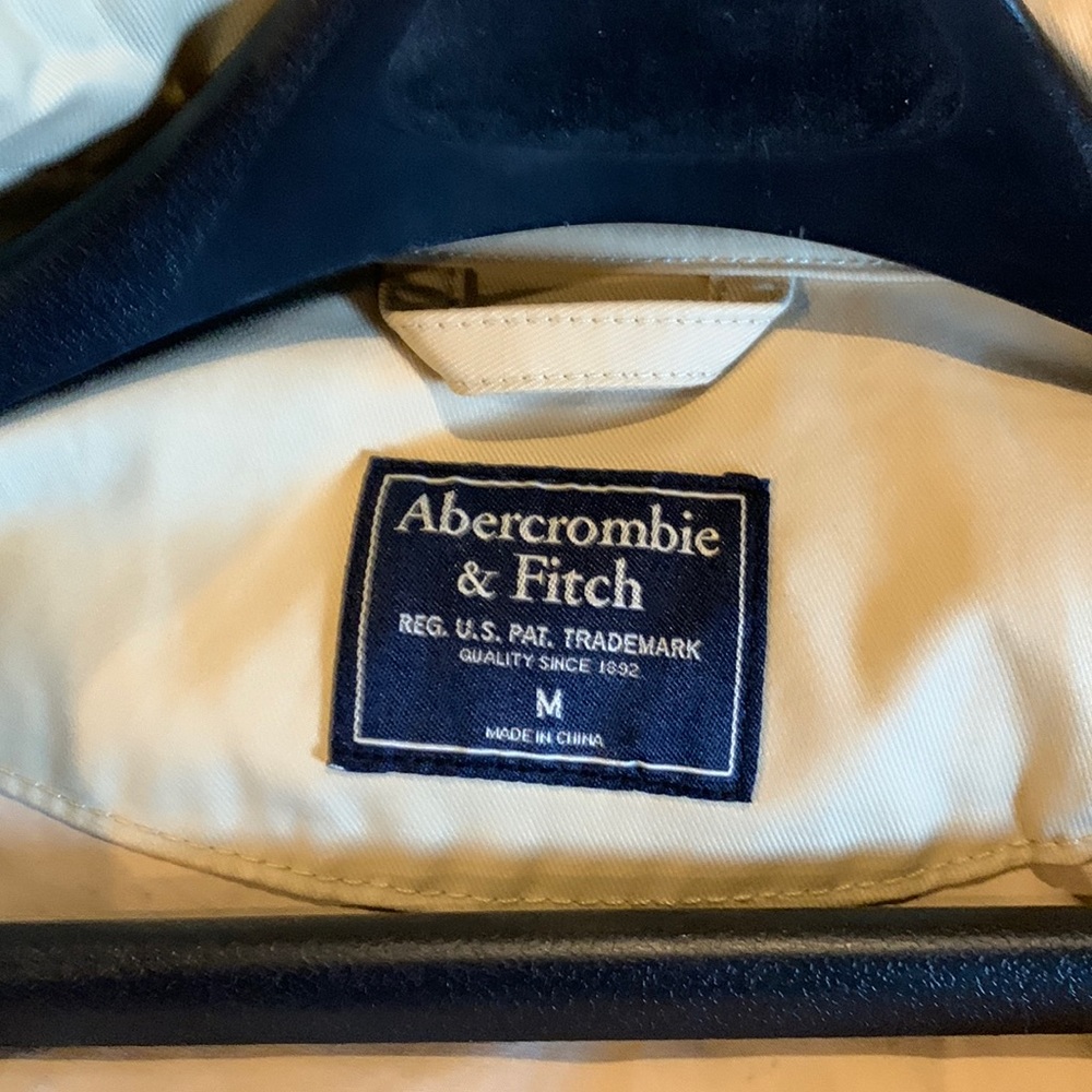 Men’s medium Abercrombie and Fitch lightweight windbreaker